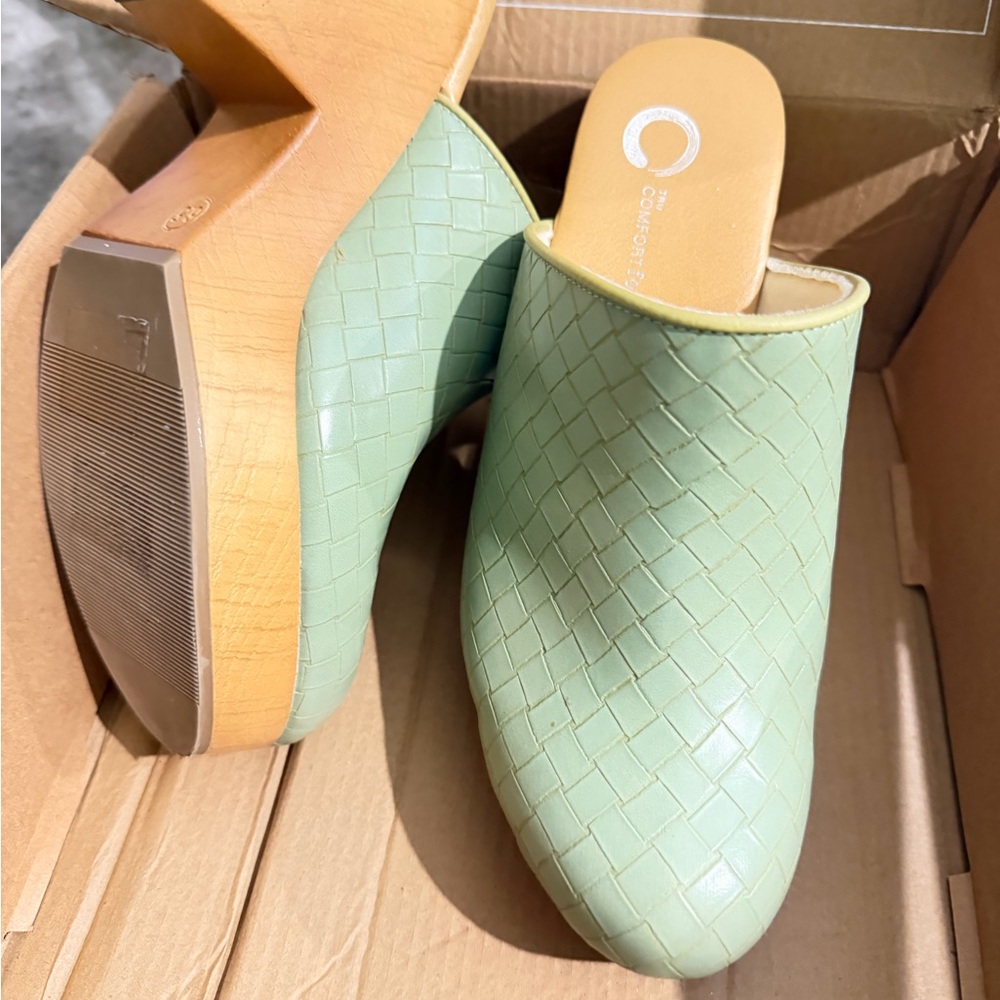 Elegant Mint Green Woven Mules